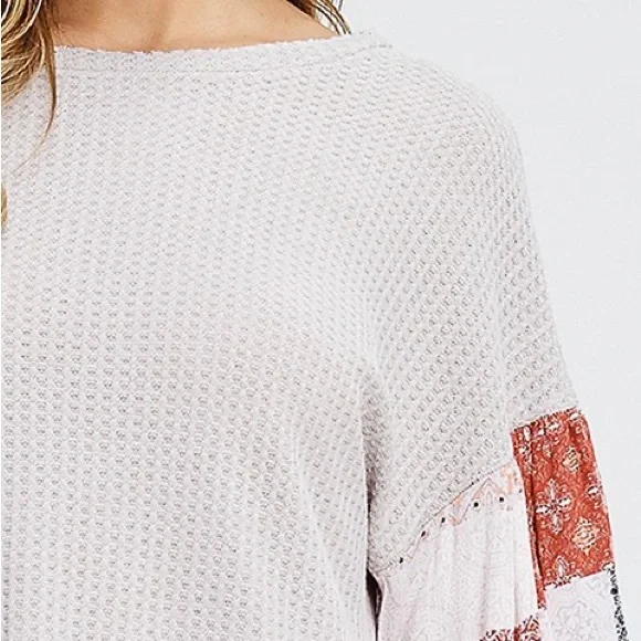 In Loom Gray Waffle Knit Contrast Sleeve Madison Top Women Size M - Picture 5 of 7